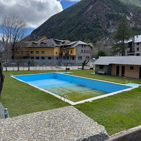 Duplex De Muntanya En Zona Verda A Escalo Exterior foto