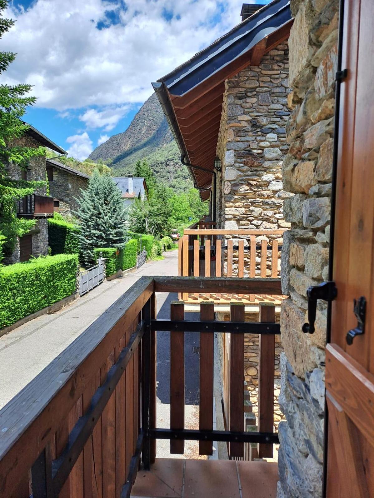 Duplex De Muntanya En Zona Verda A Escalo Exterior foto