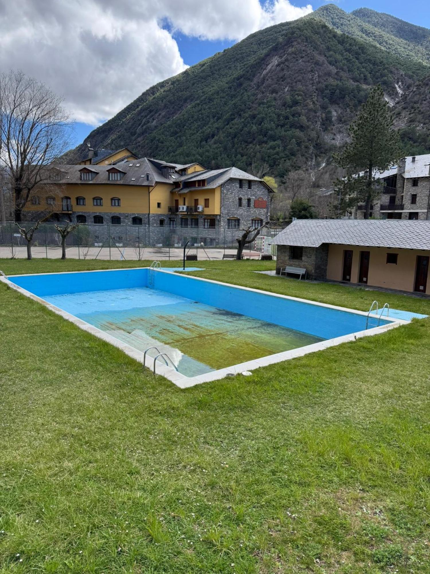 Duplex De Muntanya En Zona Verda A Escalo Exterior foto